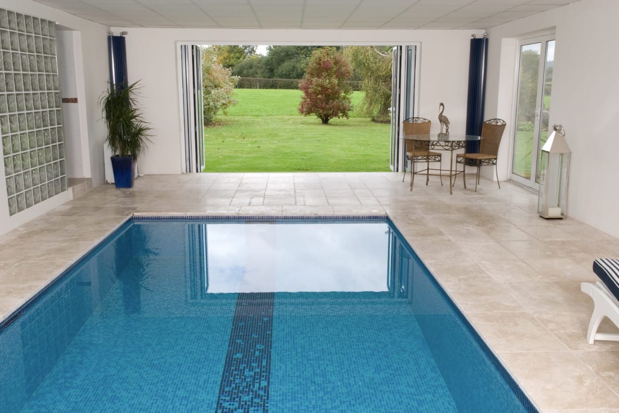 visofold-4000-heavy-duty-commercial-bifold-door-retail-leisure-manchester-macclesfield-cheshire-altrincham